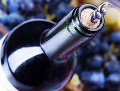 Как извлечь корковую пробку из бутылки