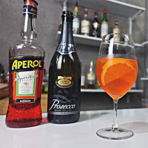 Рецепт напитка Aperol Spritz. Летний напиток с аперолем и просекко