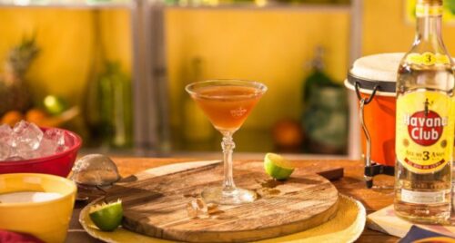 Маракуйя Дайкири - экзотический напиток с ромом и лаймом