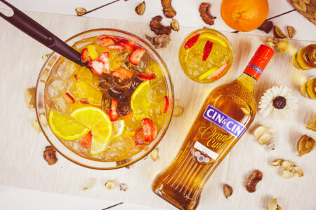 Рецепт алкогольного пунша с водкой и апельсинами.