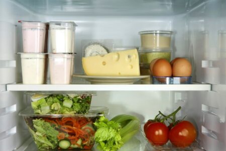 Как хранить продукты в холодильнике? Проверьте, правильно ли вы все делаете