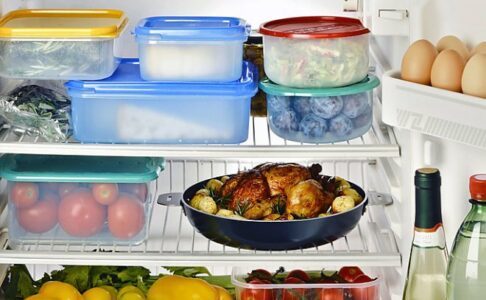 Остатки еды в холодильнике могут нанести вред. Быть осторожными.