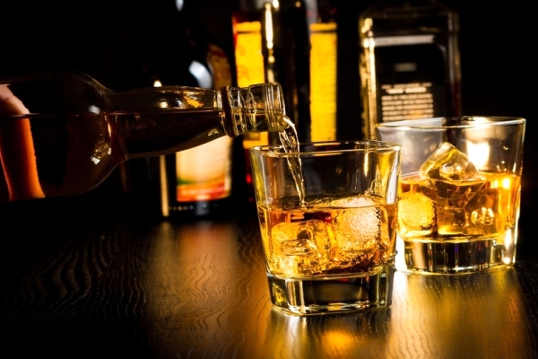 С чем пить виски? Джек Дэниэлс, Red Label, Ballantines с соком, тоником или колой?