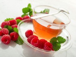 Чай с листьями смородины, малины и земляники
